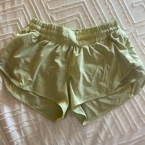 Lululemon 2.5 hotty hot shorts